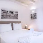 Zoe's - Modern By The Port & Apartment *