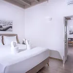 Zoe's - Modern By The Port &