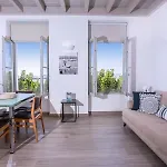 Zoe's - Modern By The Port & Apartament *