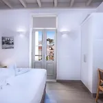 Zoe's - Modern By The Port & Apartment