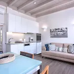 Zoe's - Modern By The Port & *