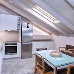 Zoe's - Modern By The Port & Apartment