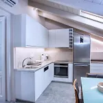 Zoe's - Modern By The Port & * Karystos (Evia)