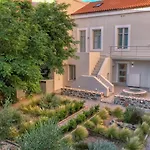 Zoe's - Modern By The Port &