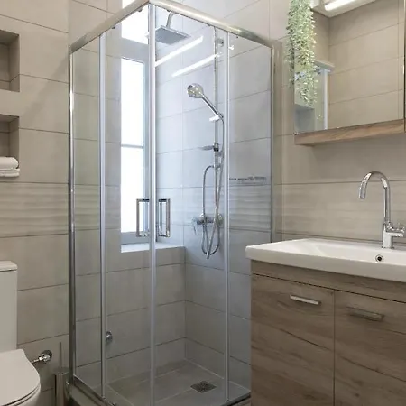 Zoe's - Modern By The Port &