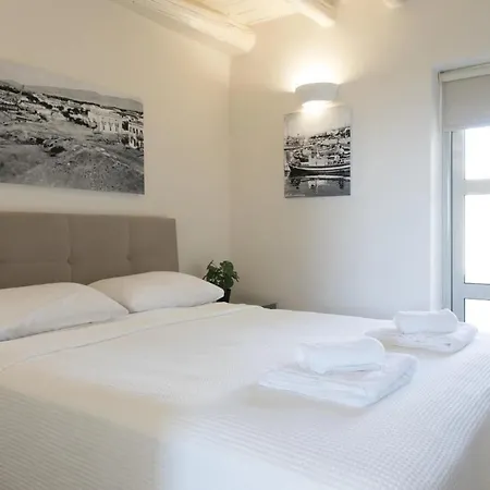 Zoe's - Modern By The Port & *