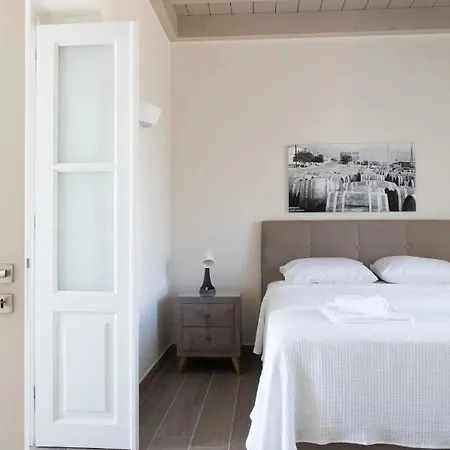 Zoe's - Modern By The Port & * Kárisztosz