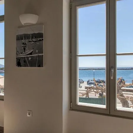 Zoe's - Modern By The Port & *