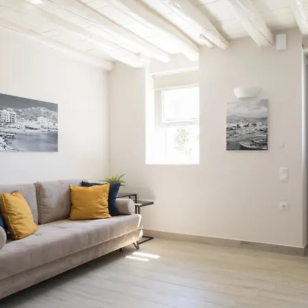 Zoe's - Modern By The Port & Daire *