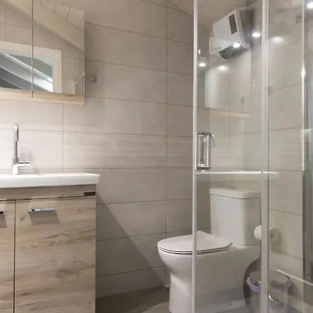 Zoe's - Modern By The Port & *