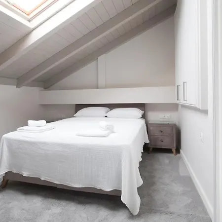 Zoe's - Modern By The Port & Karystos (Evia)