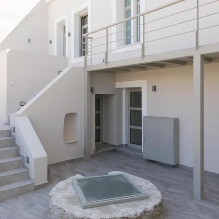 Zoe's - Modern By The Port & Apartment *