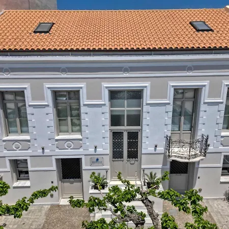 Zoe's - Modern By The Port & Apartman Kárisztosz