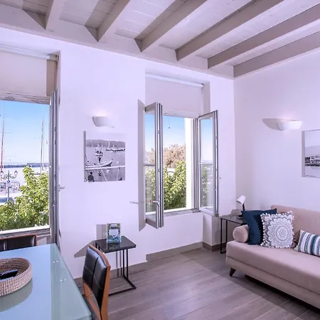 Zoe's - Modern By The Port & * Karystos (Evia)