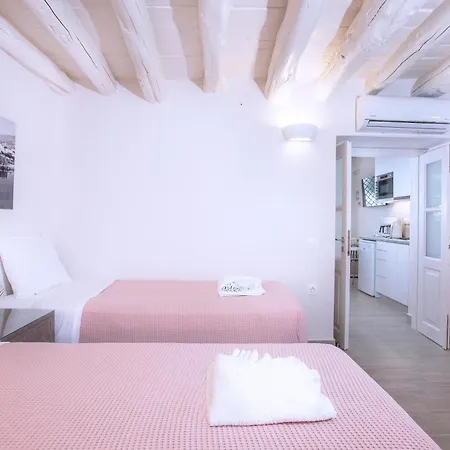 Zoe's - Modern By The Port & * Karystos (Evia)