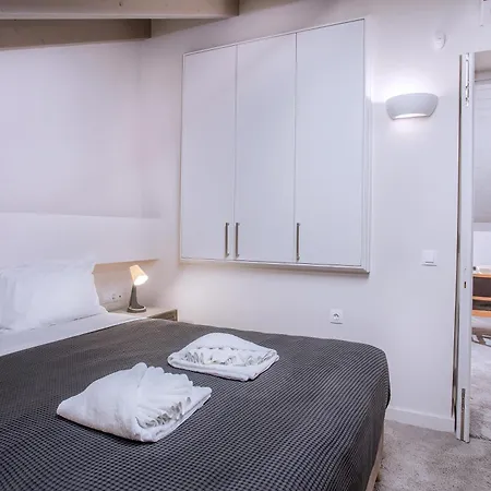Zoe's - Modern By The Port & Karystos (Evia)