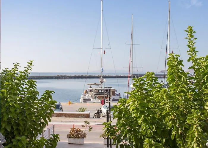 Zoe's - Modern By The Port & * Karystos (Evia)