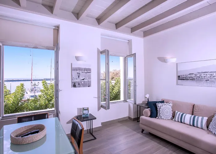 Zoe's - Modern By The Port & * Karystos (Evia)