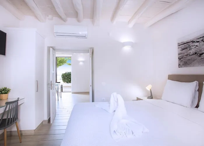 Zoe's - Modern By The Port & * Karystos (Evia)