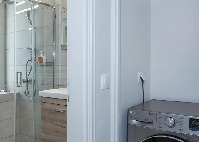 Zoe's - Modern By The Port & Appartamento Karystos (Evia)