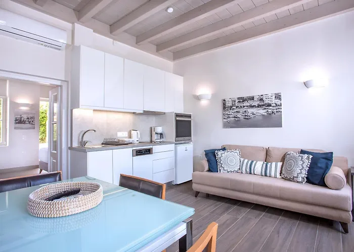 Zoe's - Modern By The Port & *