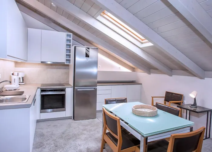 Zoe's - Modern By The Port & Appartamento